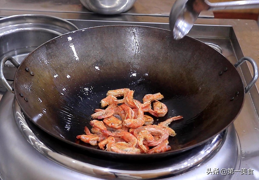 图片[7]-油焖大虾最简单的做法 不油炸照样好吃 肉质鲜嫩可口 皮酥入味-起舞食谱网