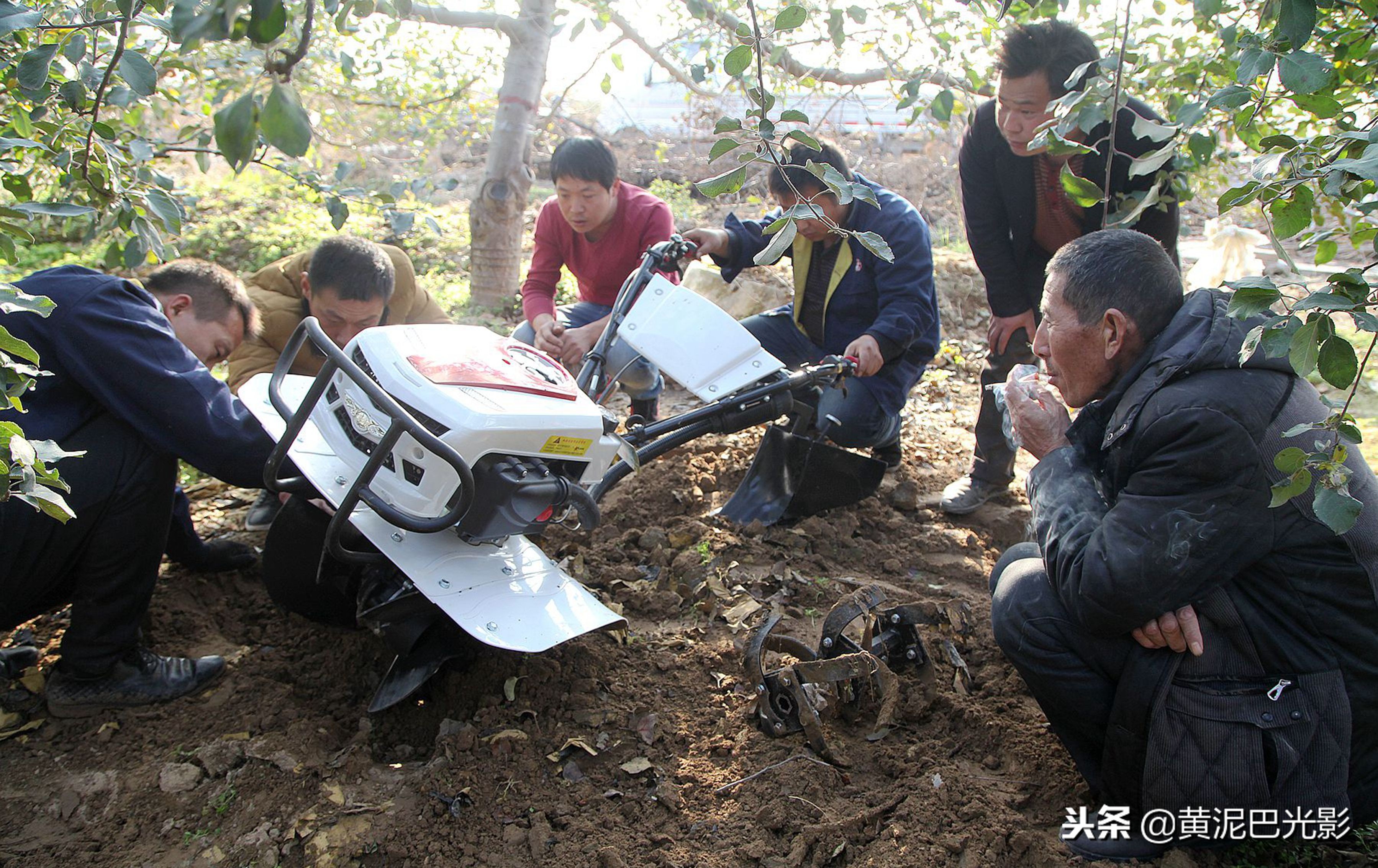 山西农民在农村卖这种耕种“神器”，1台3000元，1年卖600台