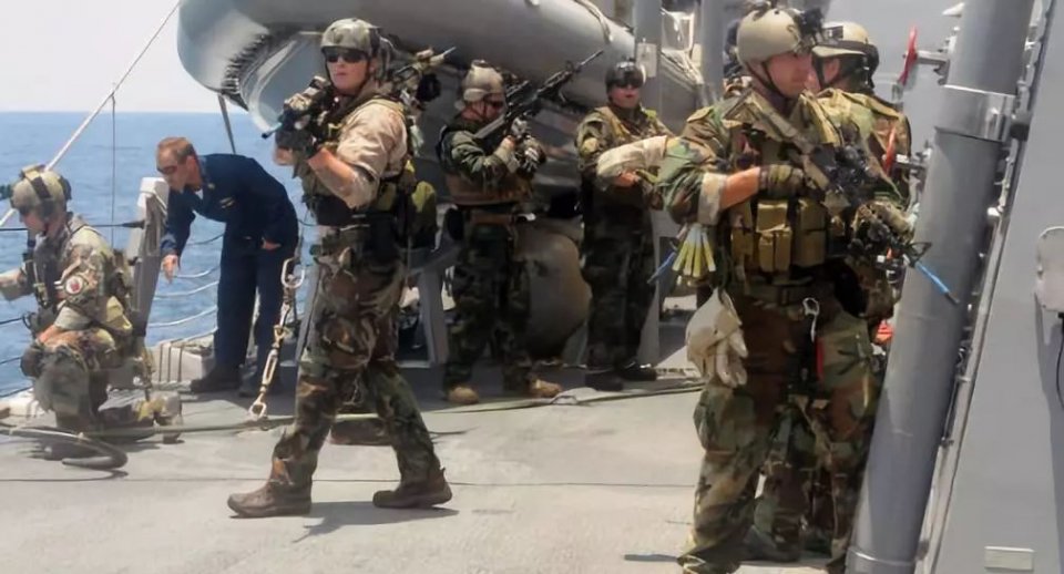 美特种兵逼近委边境，军舰驶入西太敏感区域，美搅局为啥突然升级