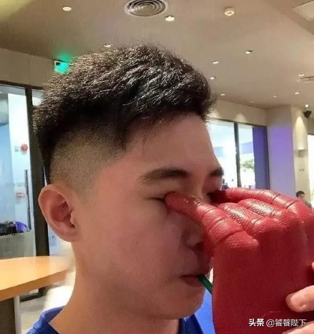 喵咪：“不许走，把我的小鱼干还给我！”