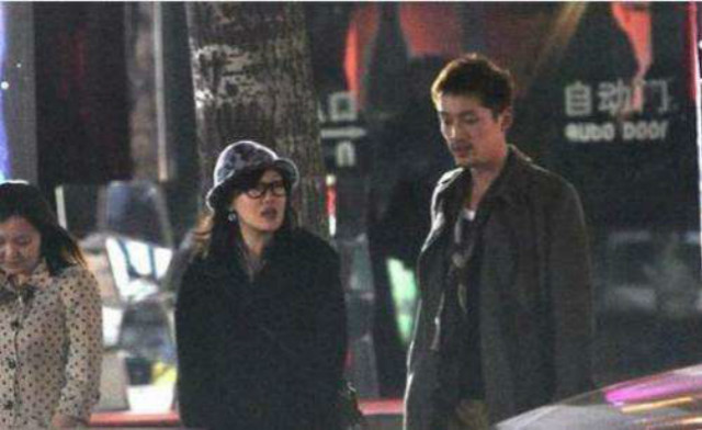 胡歌的母亲，患癌症30多年，曾干涉儿子两段感情