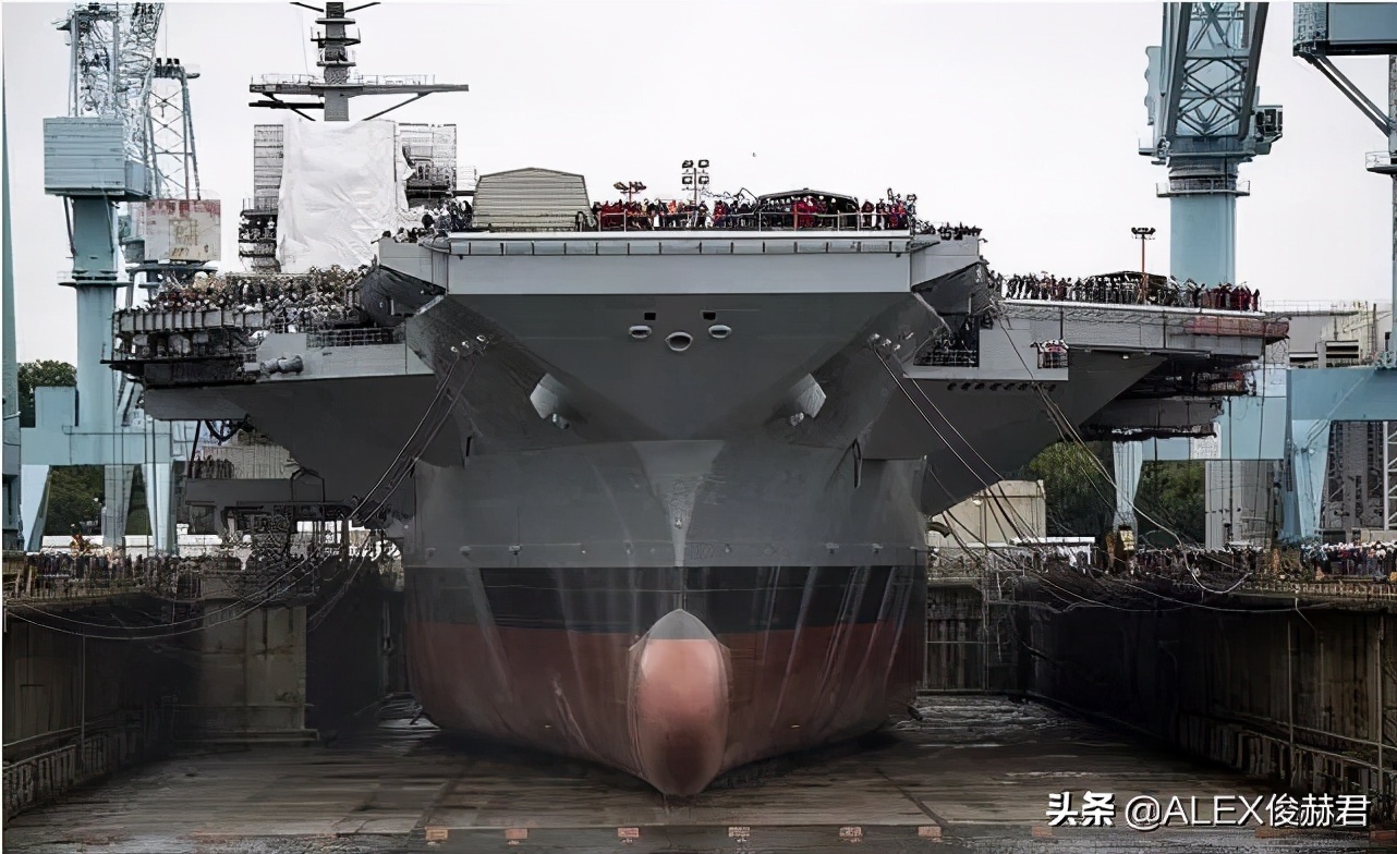全球最强航母将交付：12万吨75架舰载机，问题和