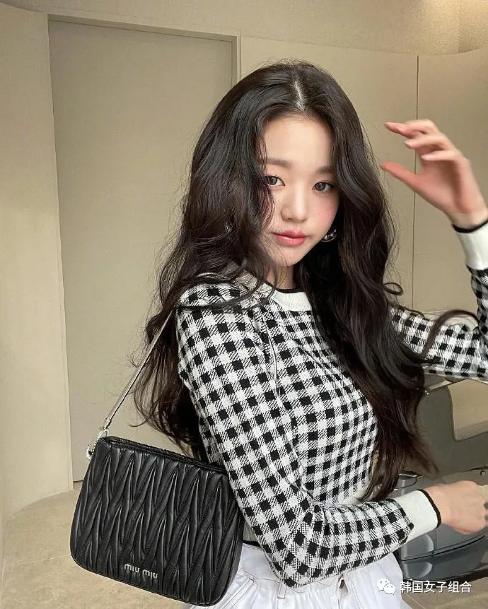 上传过miumiu赞助产品的女爱豆们,每一位都是仙女呀
