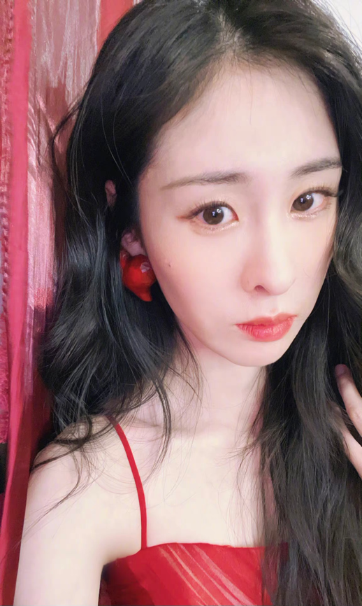 张碧晨大孕肚照曝光，怀孕期间遭华晨宇粉丝诅咒，产后恢复超神速