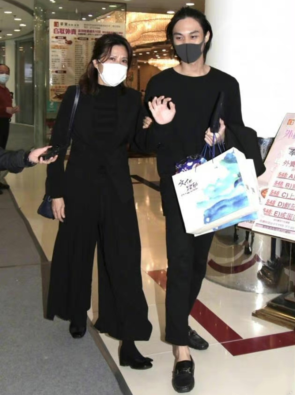 吴孟达18岁的儿子被“网暴”，撕开了多少网络键盘侠的遮羞布？