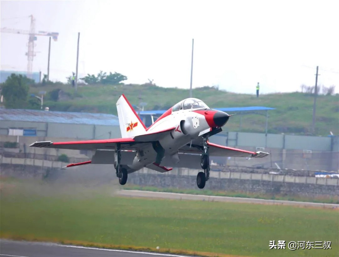 海山鹰改型试飞成功，舰载教练机双鹰之争暂告