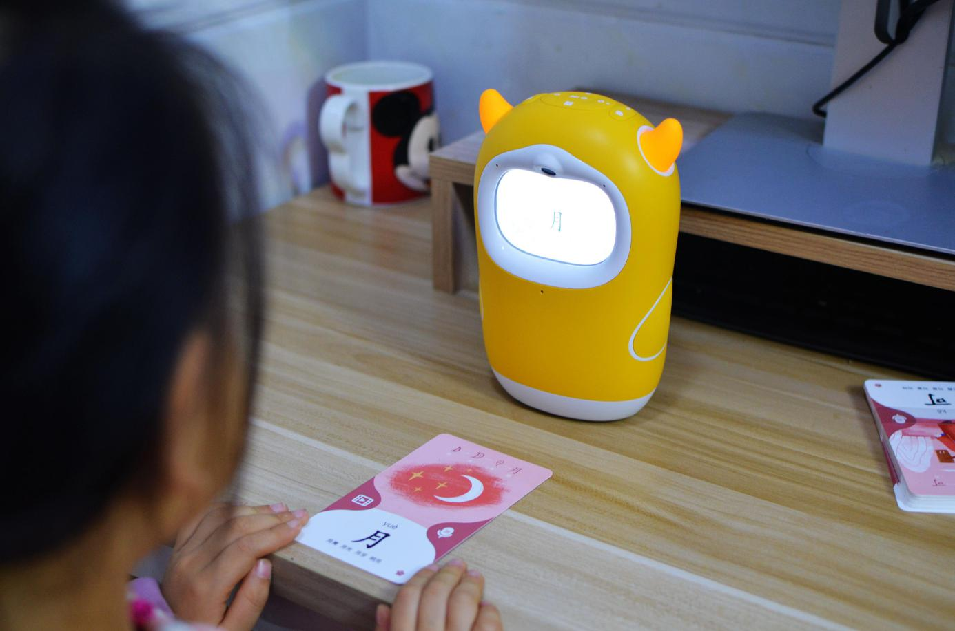 入手牛听听读书牛，语数英辅导一步到位