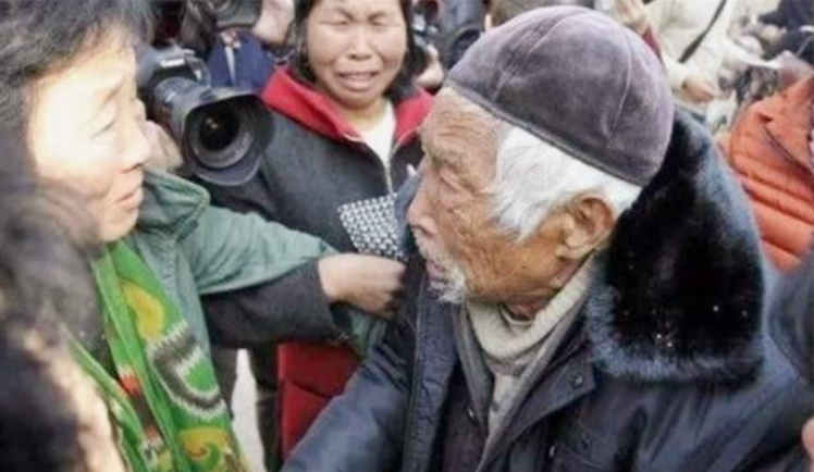 年少离家从军，后随国党败退台湾，回来寻母时