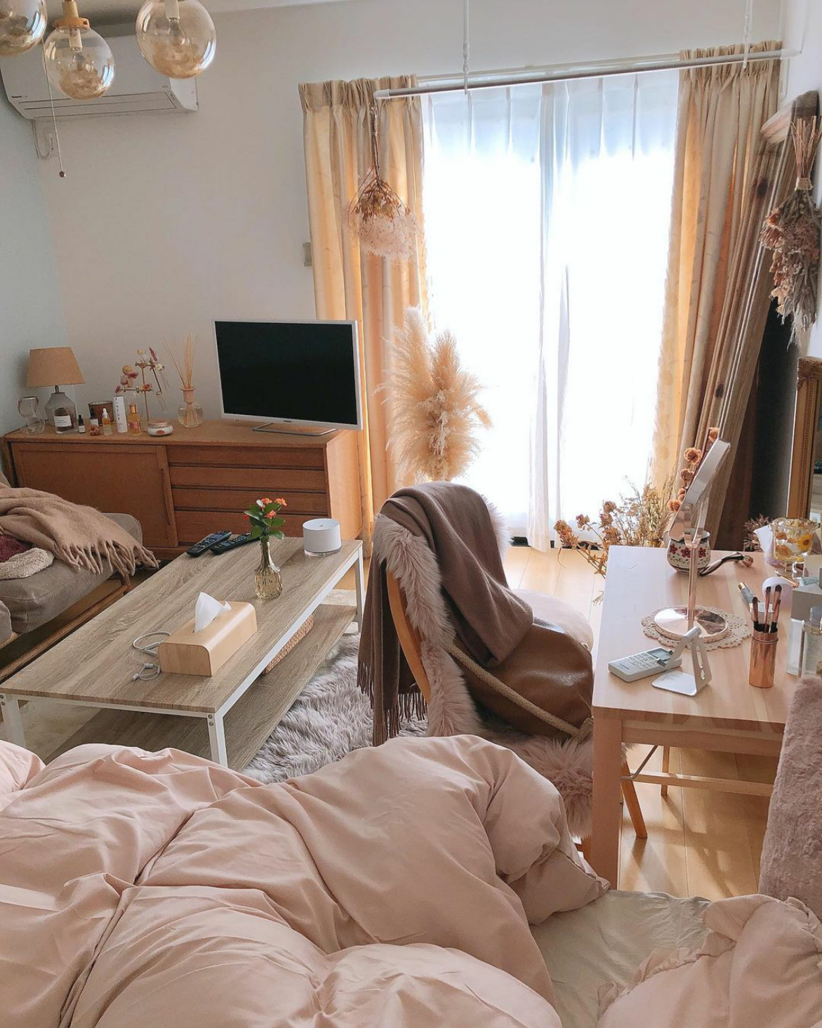 女生一人居，粉色系房间好治愈