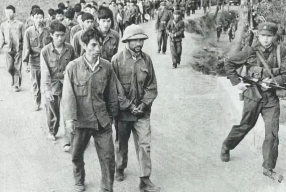 对越反击战，125师一个团主动撤回国，许世友大怒：杀他们的头