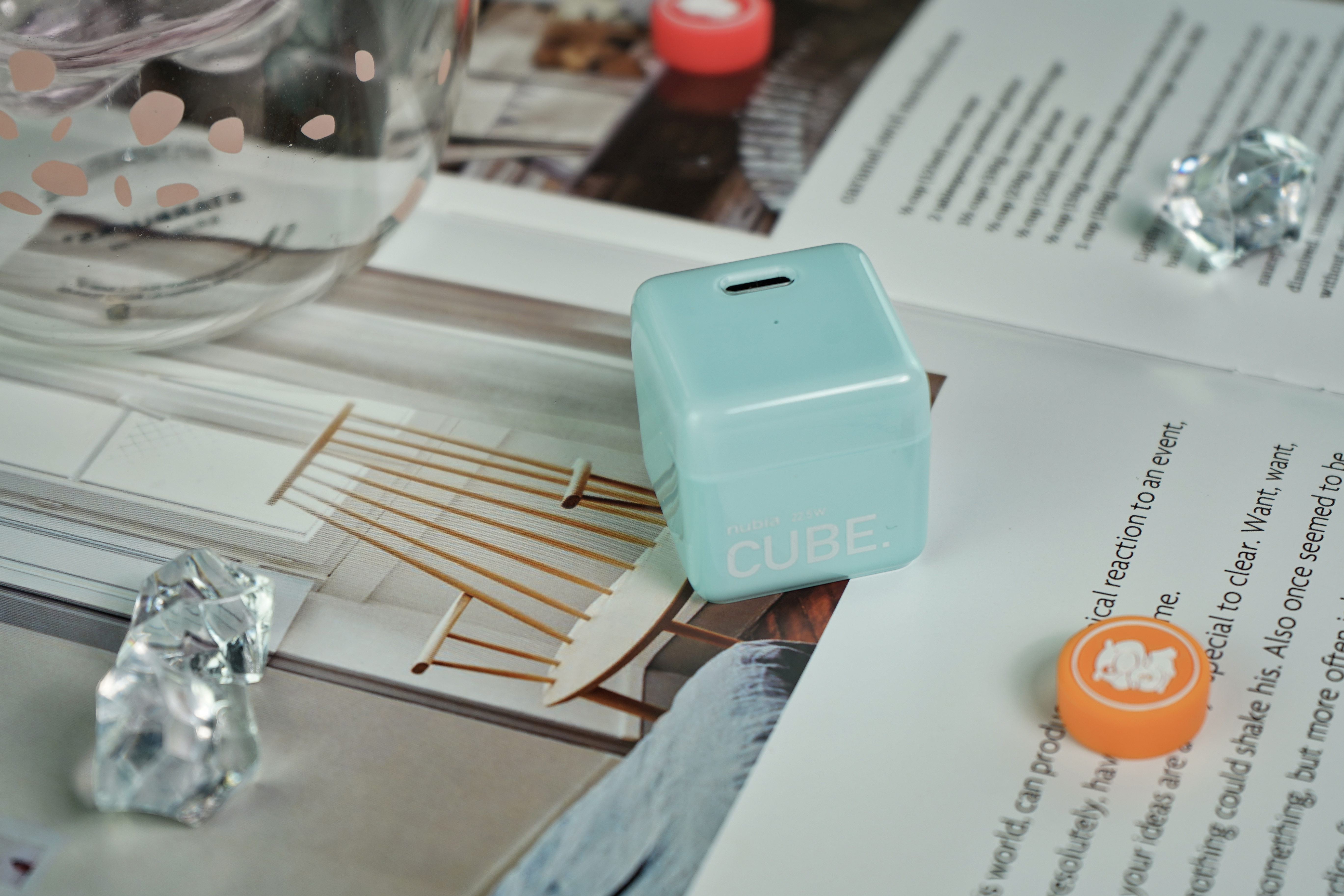 努比亚方糖充电器：颜值与性能并存的出行必备良品