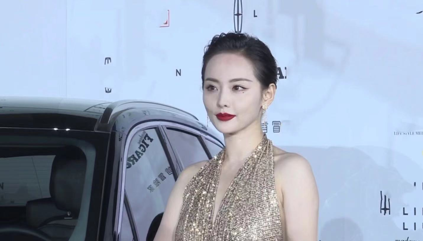 風(fēng)尚盛典顏值比美：baby勒出螞蟻腰，44歲曾黎像吃了防腐劑