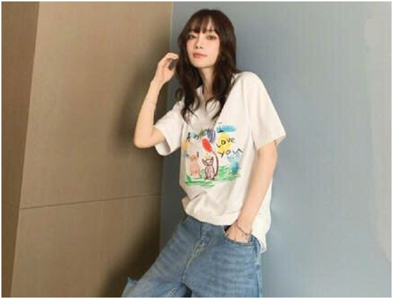 甜馨疑似画一家三口？李小璐将甜馨画的图案制