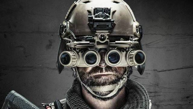 真正黑夜克星！我军装备国产新型四目全景式夜视仪 夜战如虎添翼