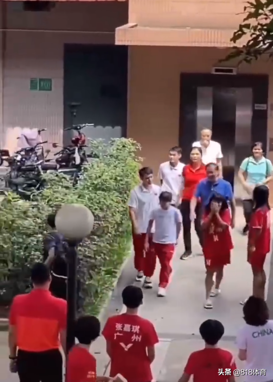 感恩!全红婵陈艾森回广州体校看望恩师,她耕耘30年造3大奥运冠军
