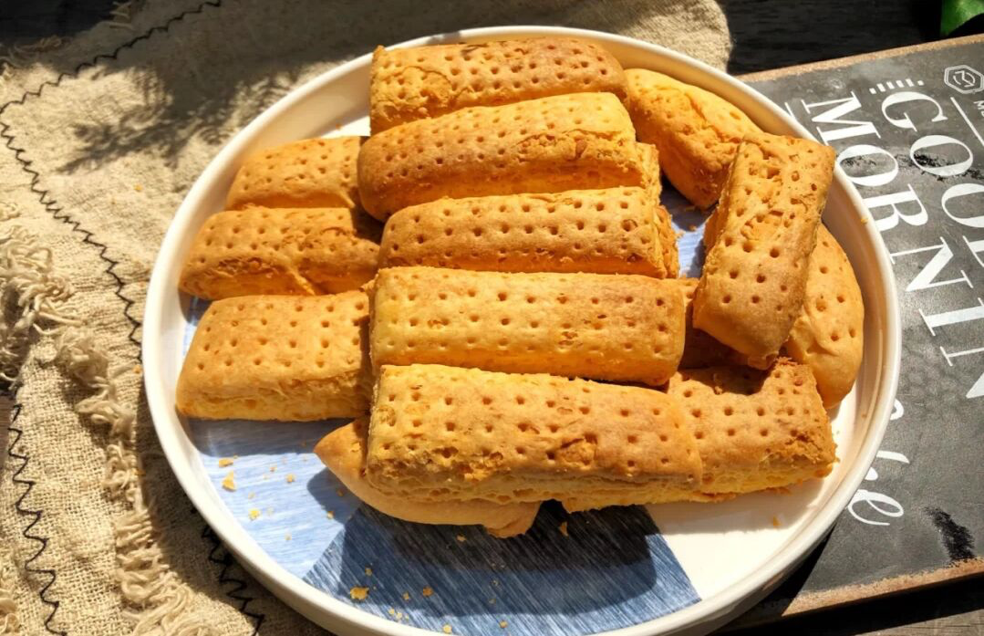 免打发，酥掉渣的蛋黄饼干，一次就能成功，比买的好吃百倍