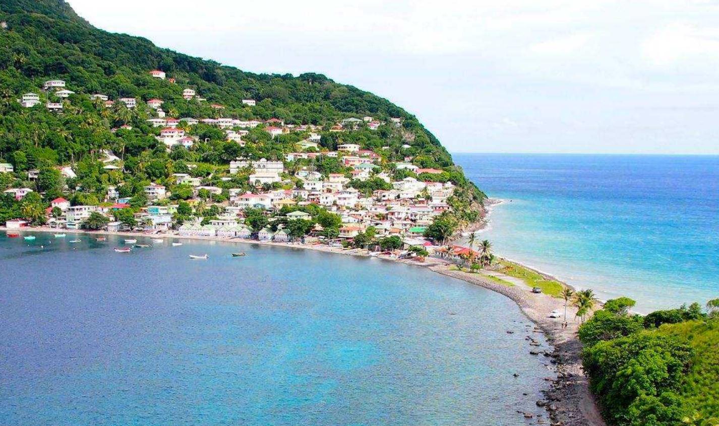 林顿湖国家公园(codrington lagoon national park)就在巴布达岛上