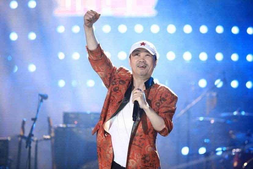 摇滚老炮崔健：怼刘欢、交小29岁女友，618直播首