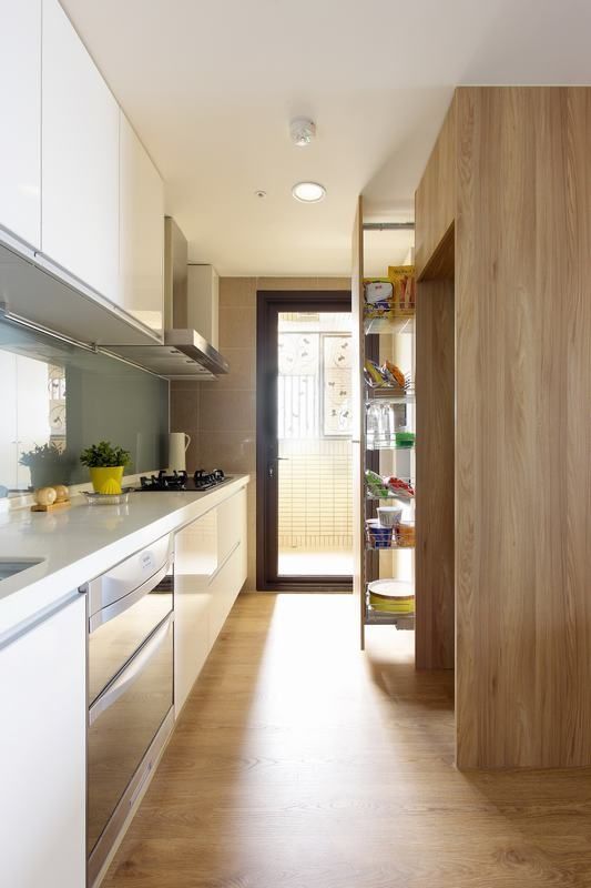 厨房设计别光顾着做上下柜，靠边装个辅助区，功能强大超实用
