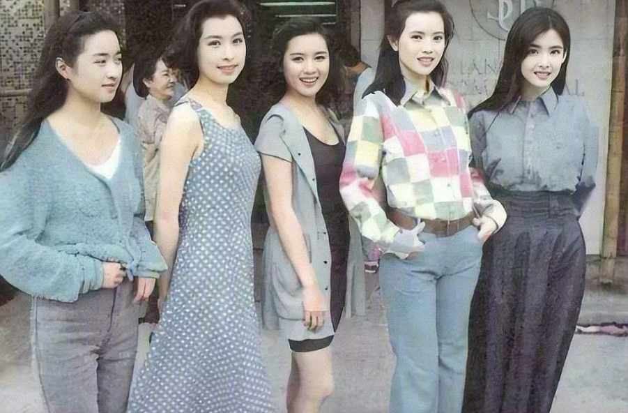 Report old Yi Xun opens old car to eat roadside to spread out, do not understand hold the sale name that know " to turn over " be mocked