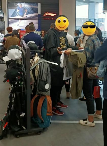 突然出手：23款高价球鞋下架，封杀3名炒家！人