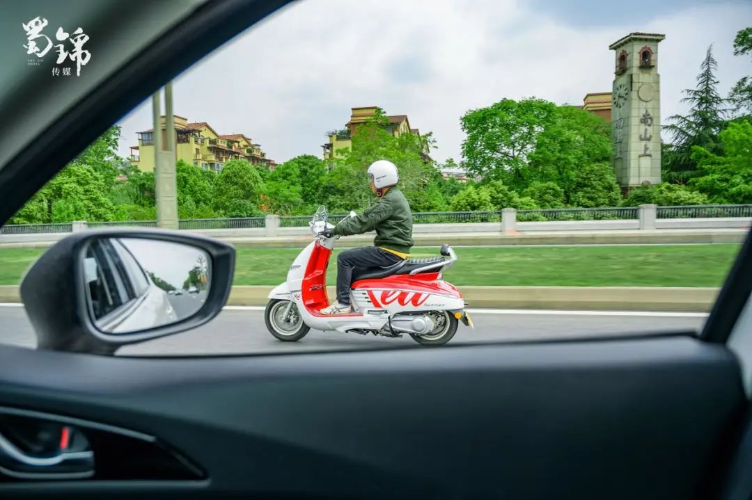 标致也造摩托车，这颜值女友肯定超爱