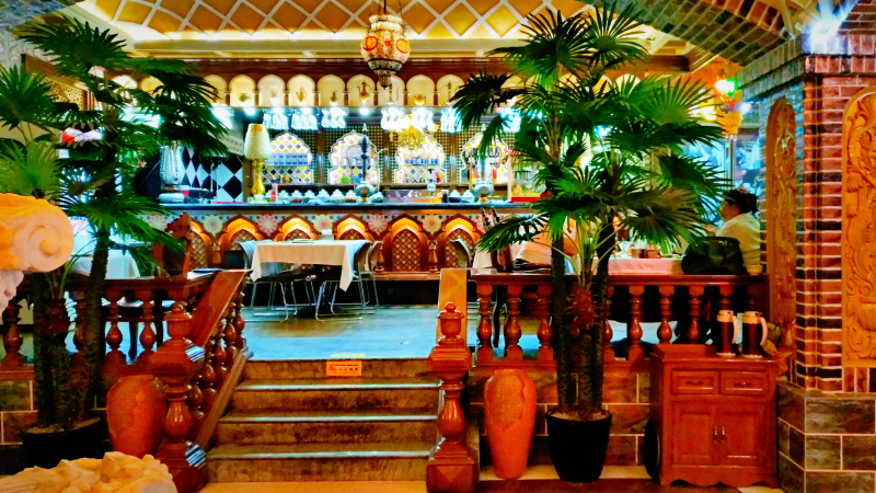Travel Notes in Xinjiang: I was attending a Uzbek wedding, but I saw a luxury hotel in Kashgar