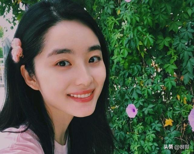 装台：吴曼思饰演刁顺子二女儿，剧中扮相略显