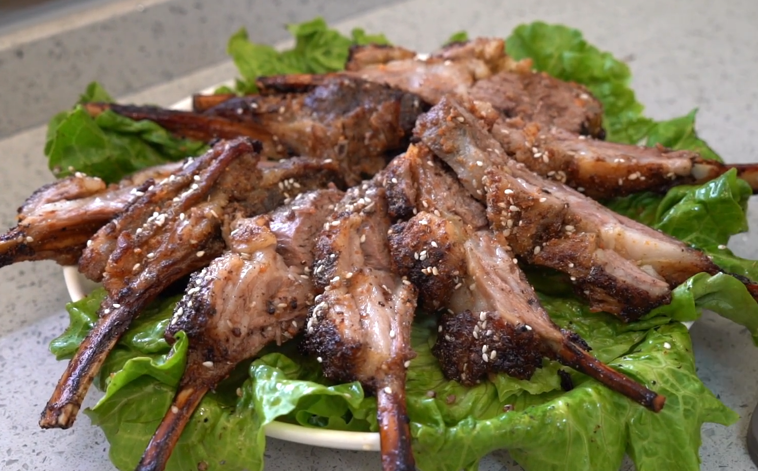羊排這樣做才好吃，外酥里嫩，香辣過癮，做3斤都不夠吃，真解饞