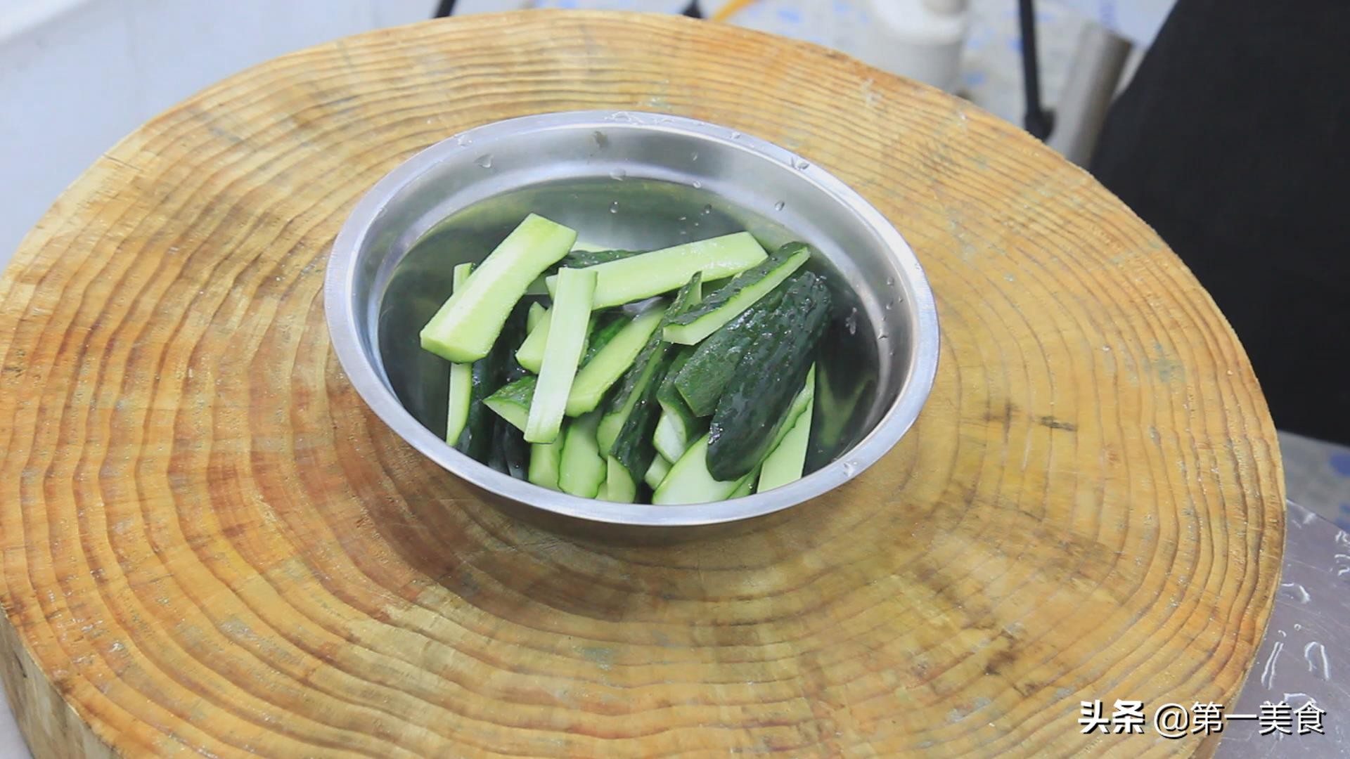 图片[2]-厨师长分享酱黄瓜做法 清脆爽口-起舞食谱网