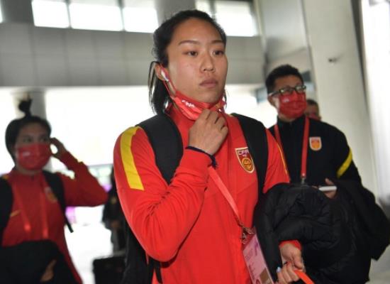 刚接手就遇阻扰！名记再曝女足内幕，新帅水庆