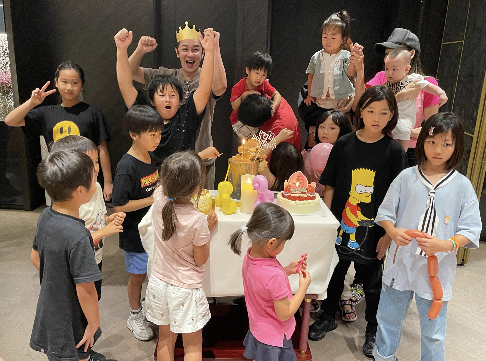 52岁陈浩民庆生超热闹，蔡少芬邹市明带娃现身，孙耀威陈法蓉到贺