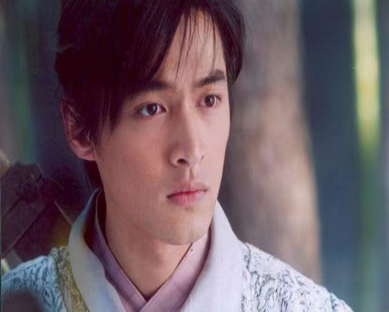 胡歌与薛佳凝时隔12年后再同框，昔日恋人笑容灿