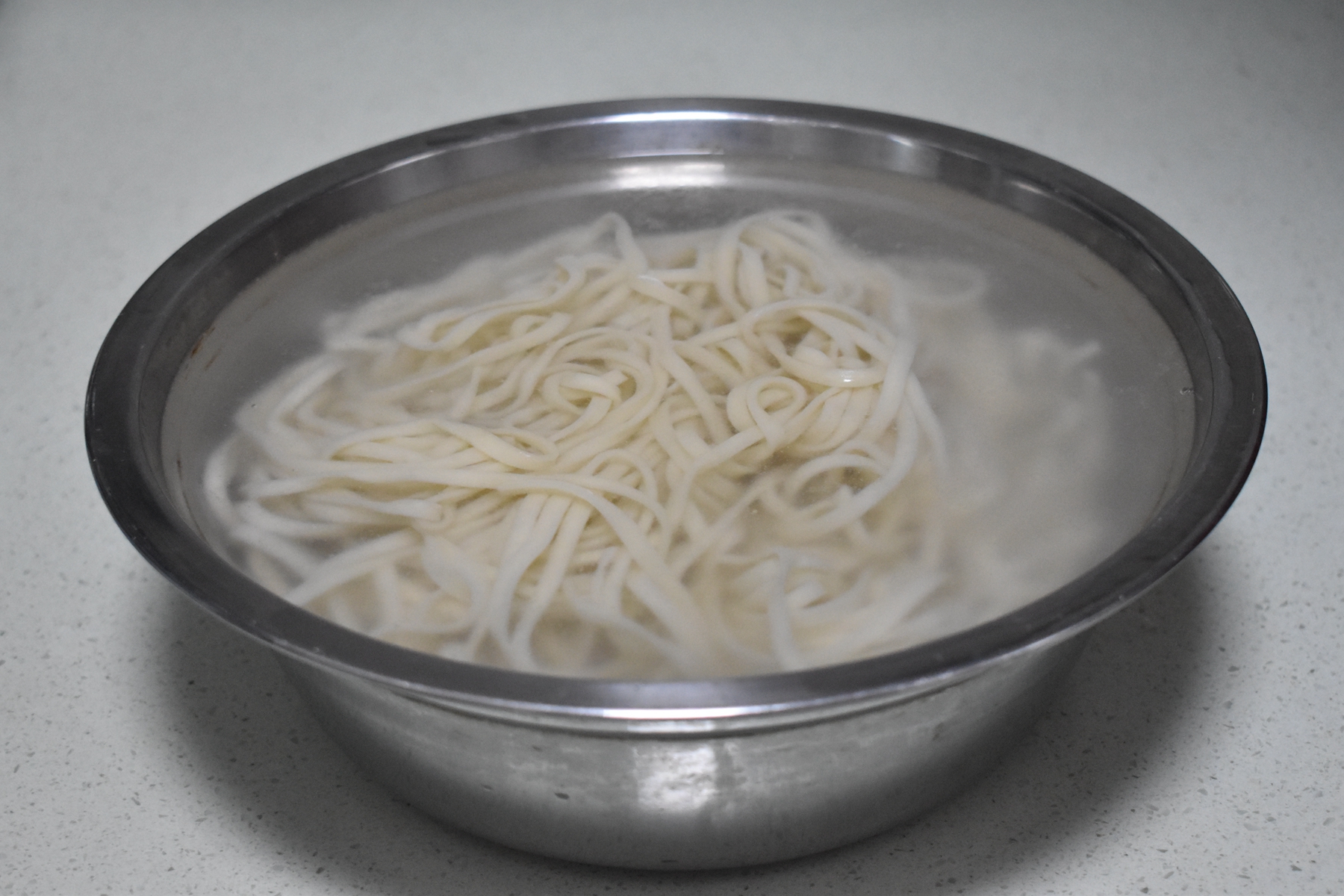 這樣炒麵不粘連不碎，滋味鮮美，勁道爽滑越吃越香，家人讚不絕口