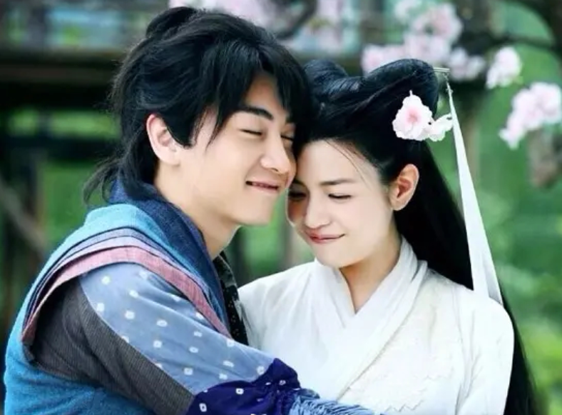 陈妍希晒父子照为老公庆生，看清陈晓的回应，夫妻感情如何很显然