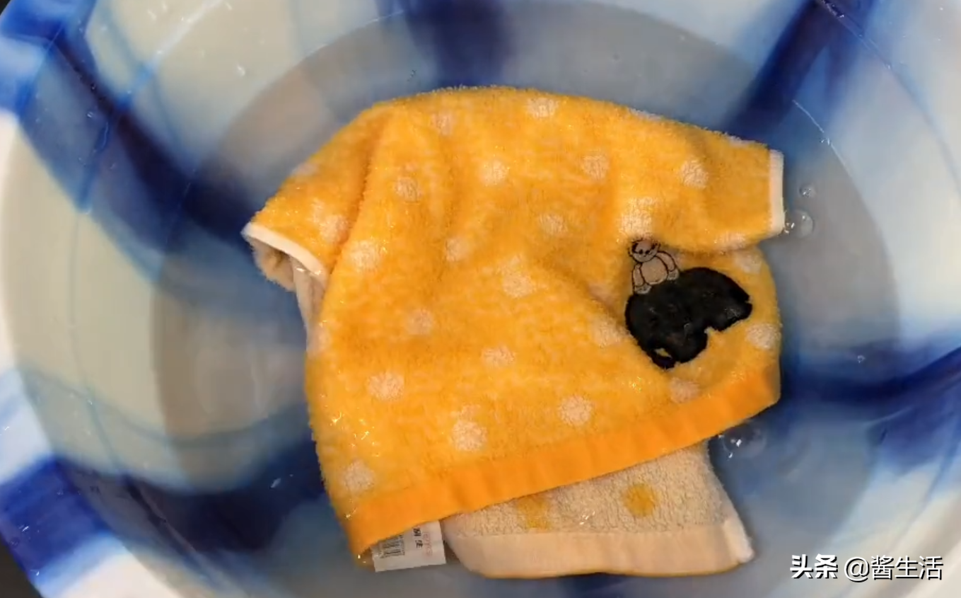 卫生间里放一把食盐，真是太厉害了，一年省下好几百，赶紧试一试