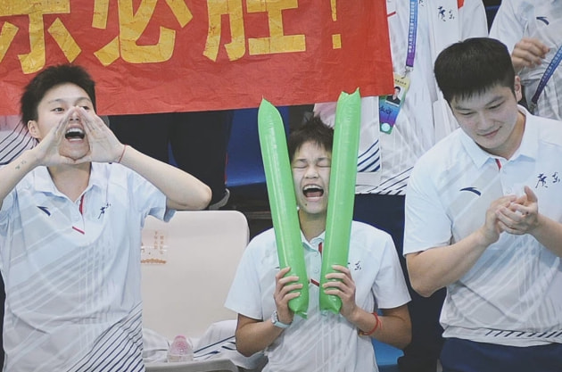 全红婵老家修路装灯曝光！一个人改变村貌，太了不起，低调回乡