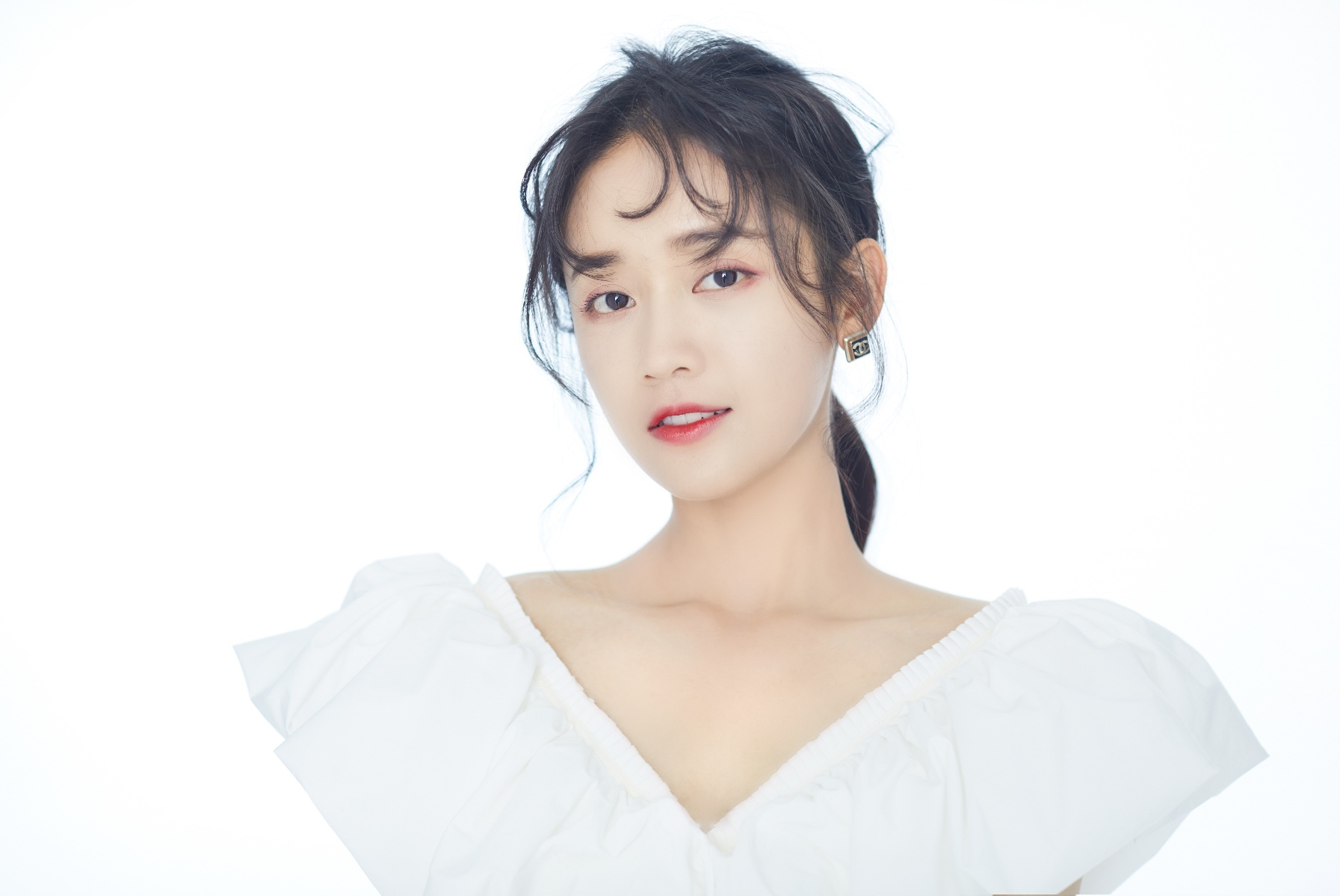 郑湫泓元气夏日写真上线新剧玉楼春热播姚滴珠三观获赞