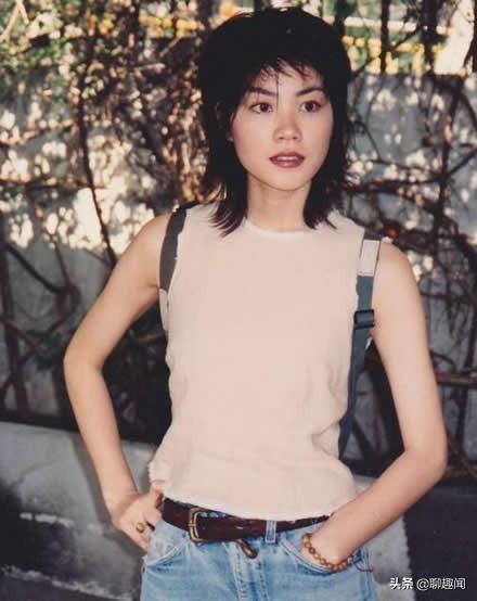 聊趣闻：王菲庆生微醉，霞飞双颊倚靠男友人怀