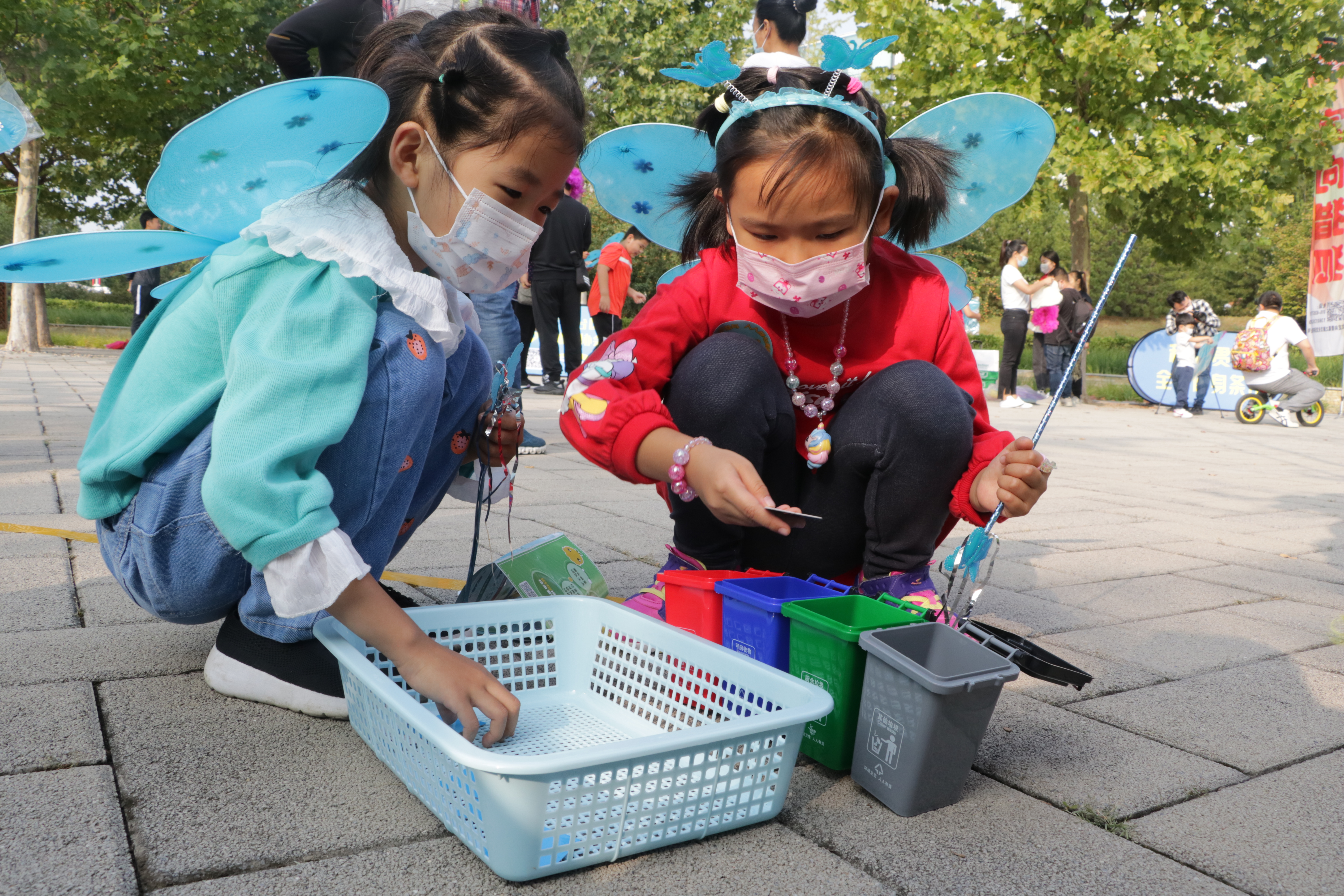 垃圾分类齐参与，趣味定向越野来竞技