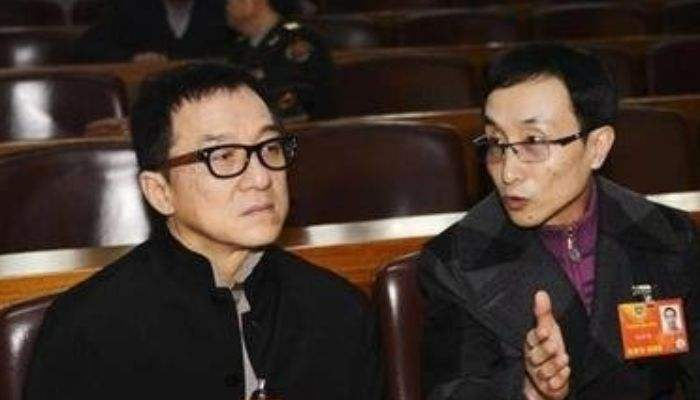 人民大会堂不许化妆，明星全都素颜出镜，看到范冰冰我醉了
