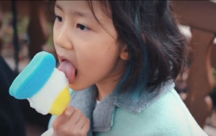 迪士尼五週年，星二代云集：孫莉女兒穿漢服，楊威曬雙胞胎姐妹花