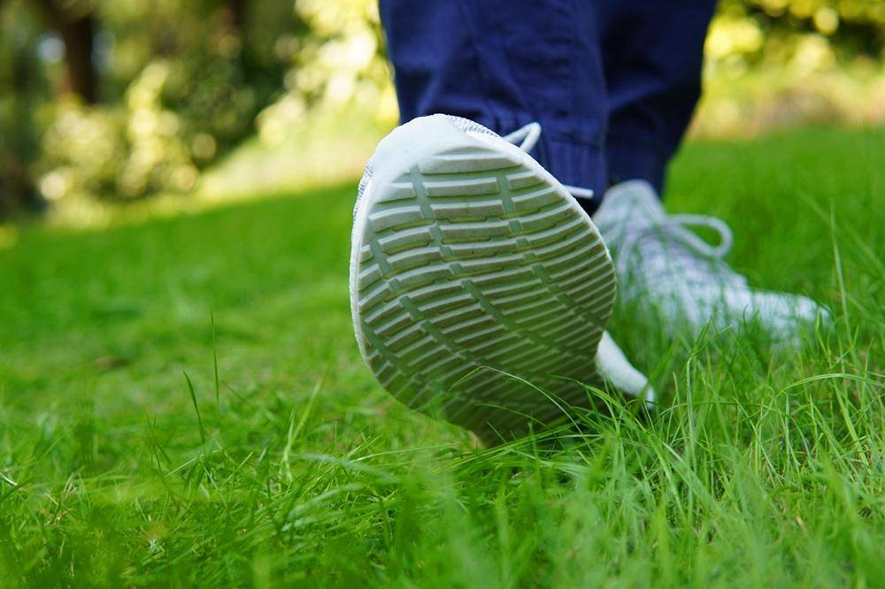 99买了双连鞋盒都没有的轻跑鞋，简单唠唠体验