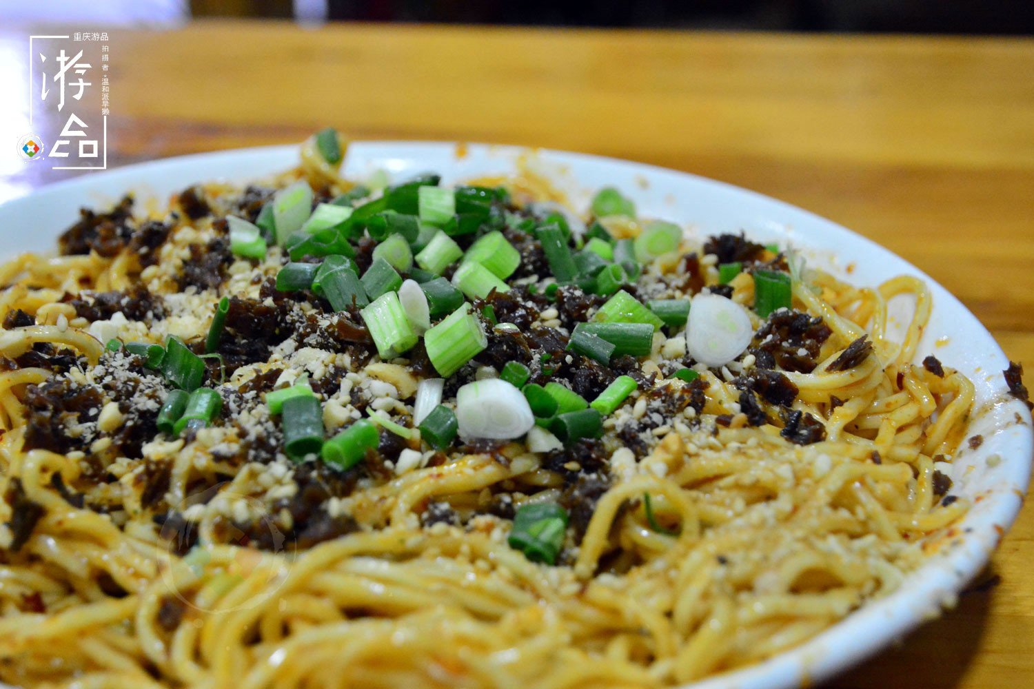 重庆人最爱的特色面馆：炖鸡面、凉面与燃面，在人和街一网打尽