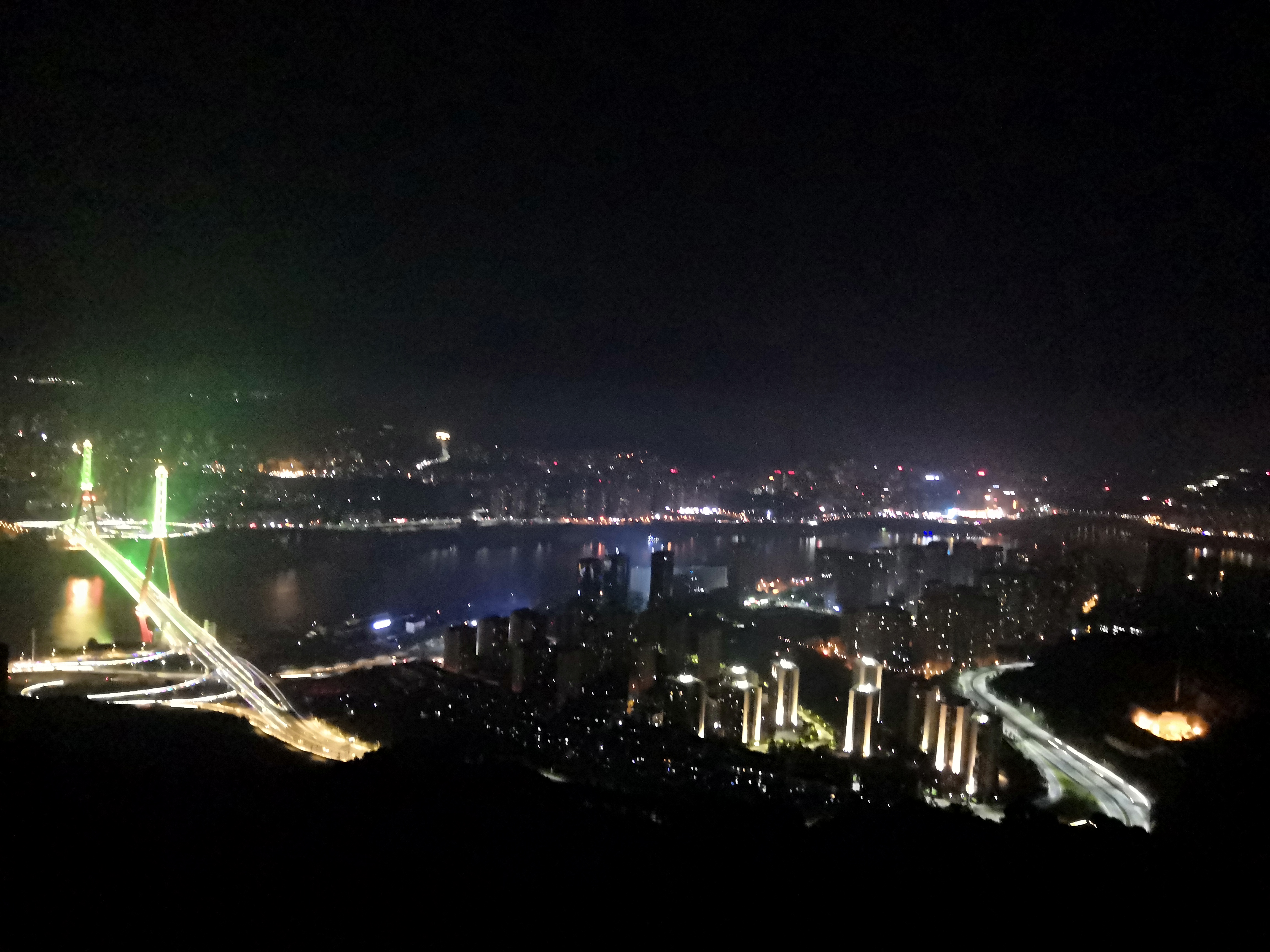 机场路沿途观景台看万州夜色风光，万州夜景尽收眼底