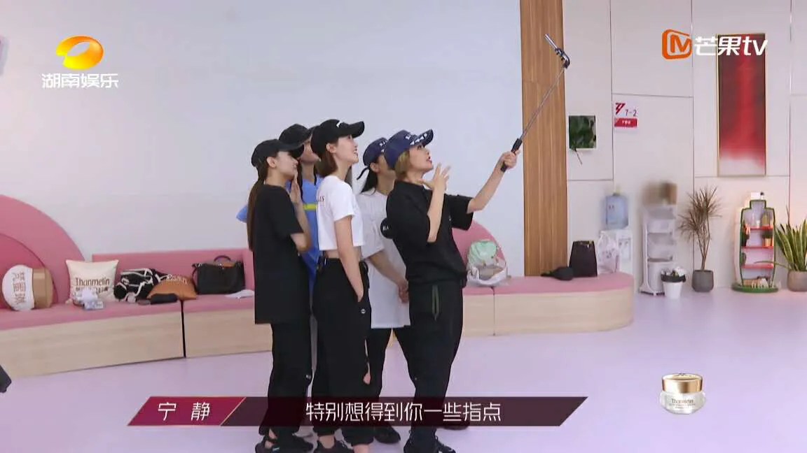 张艺兴《莲》,蔡徐坤《情人》蔡依林《玫瑰少年》,浪姐别样演绎