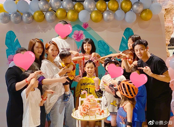 蔡少芬一家為大女兒慶生，10歲湯圓很像媽媽，弟弟被迫營業太搶鏡