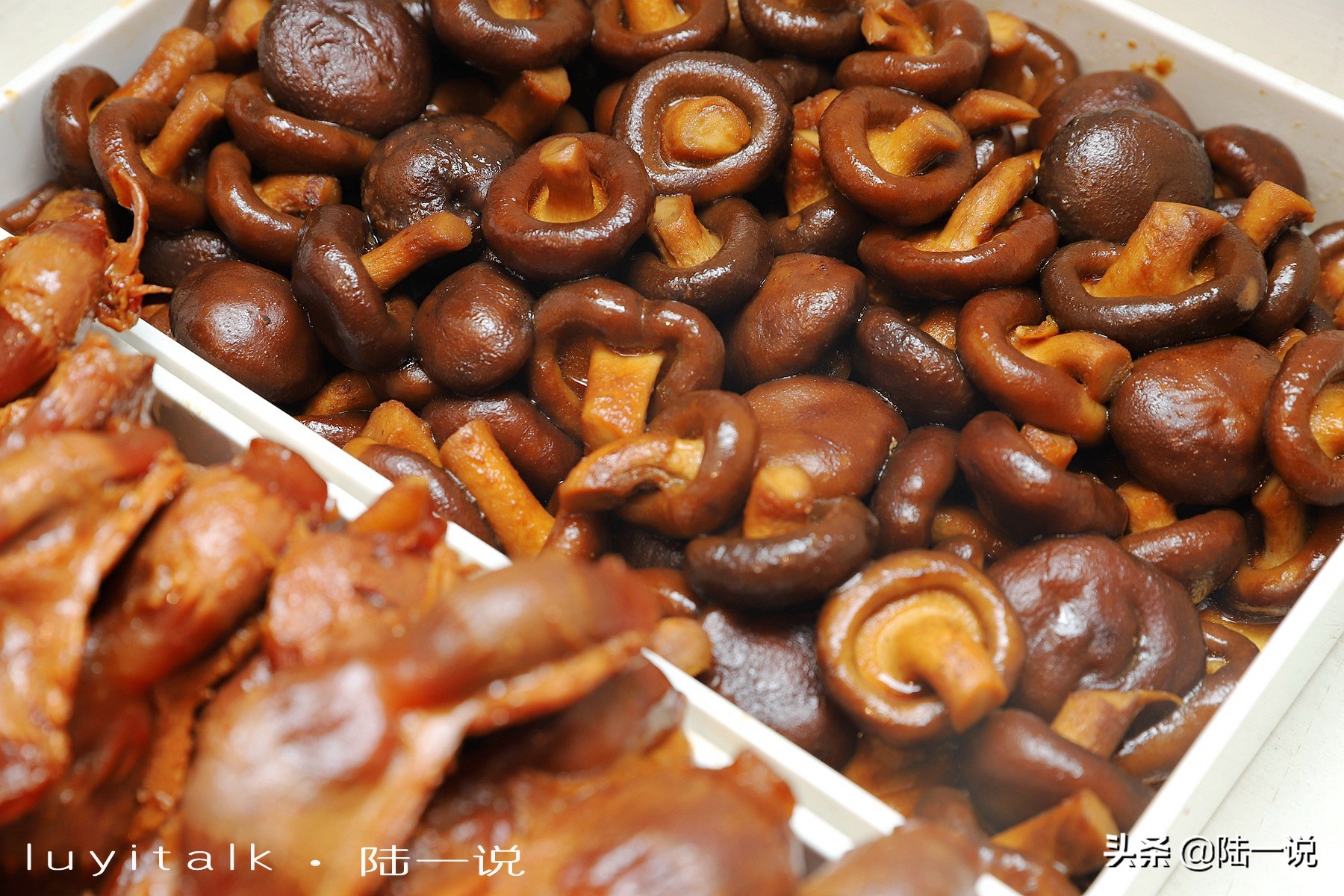 鸭舌50克近16元，我没控制住，要了3鸭头、5鸭翅、8鸭掌、16鸭舌