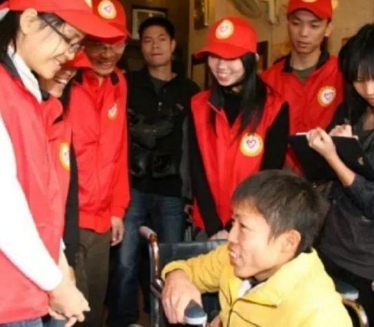 08年感动全国的“义丐”，不惜拿出183元全部积蓄