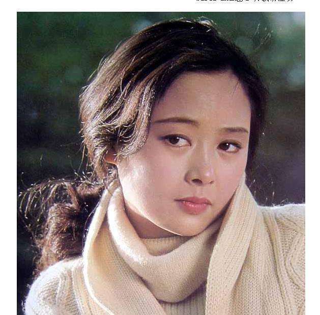 憑《廬山戀》爆紅，巔峰時(shí)“棄夫”遠(yuǎn)走美國(guó)，張瑜近況如何？